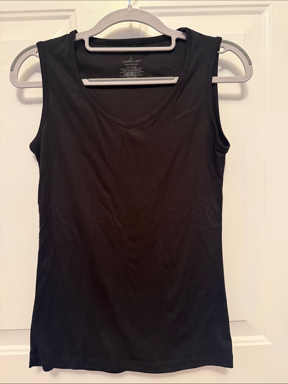 Cuddl Duds Black V-Neck Sleeveless Tank